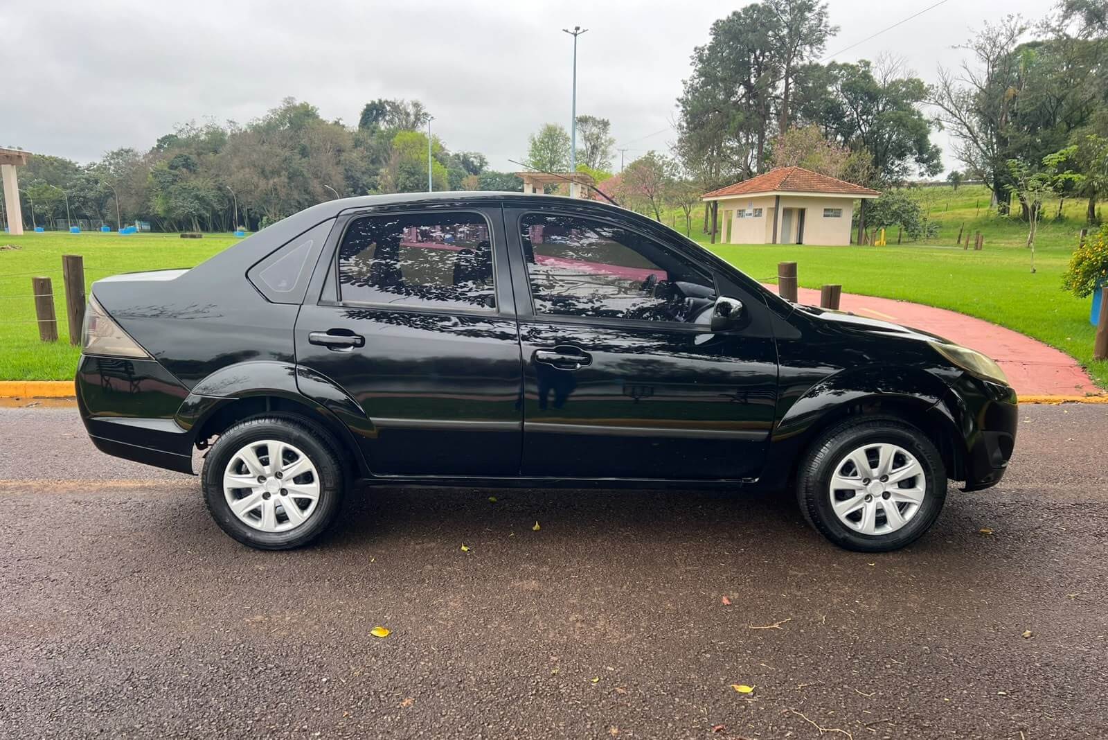 Ford Fiesta Sedan 1.6 - foto 10
