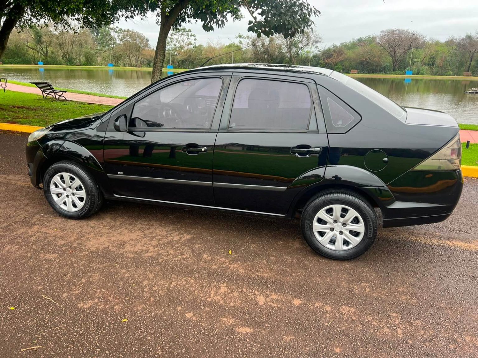 Ford Fiesta Sedan 1.6 - foto 9