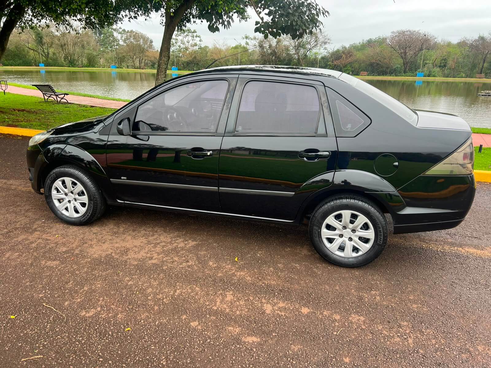 Ford Fiesta Sedan 1.6 - foto 6